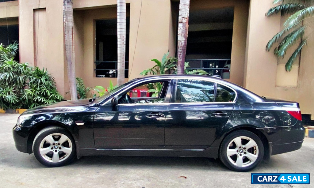 Black BMW 5-Series 520d