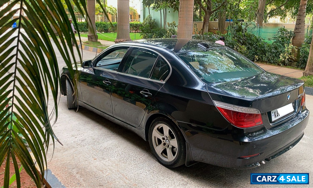 Black BMW 5-Series 520d