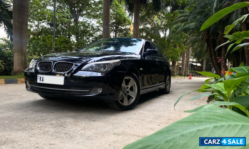 Black BMW 5-Series 520d