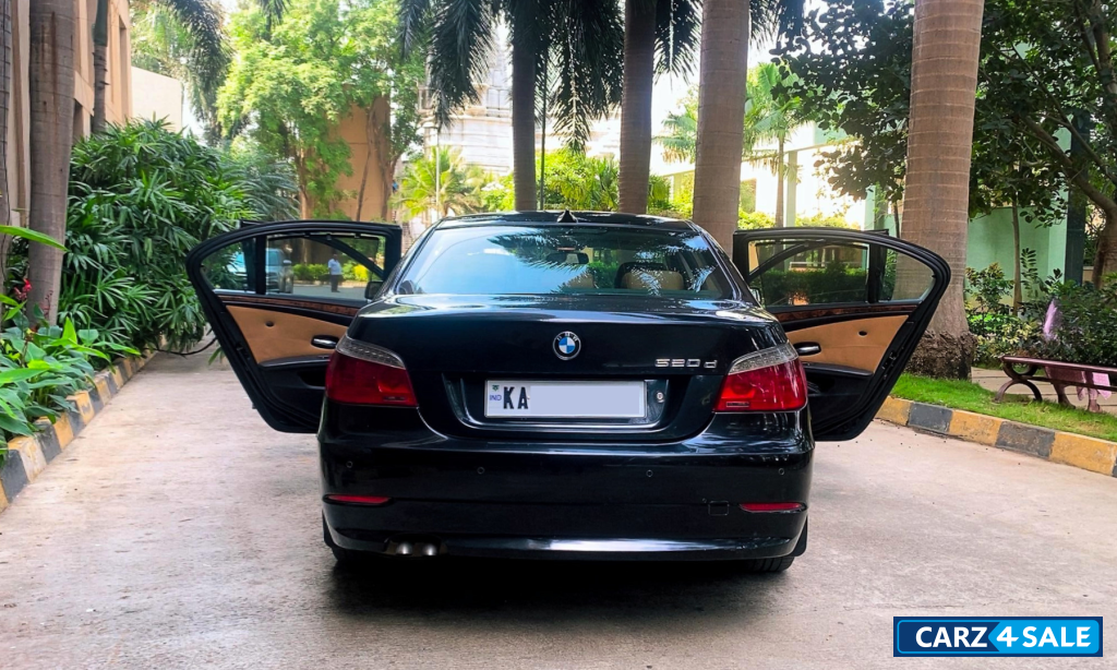 Black BMW 5-Series 520d