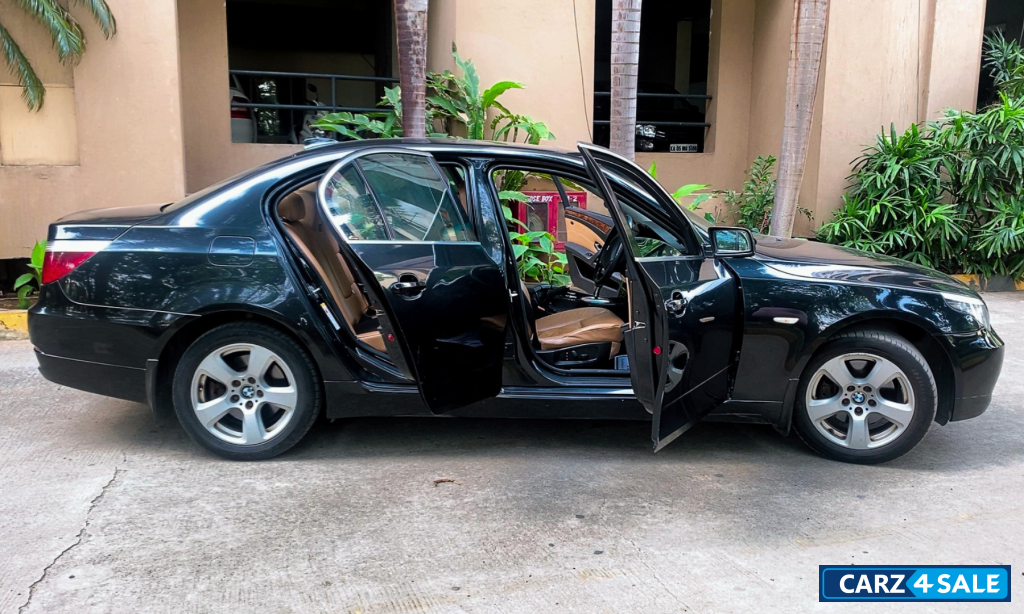 Black BMW 5-Series 520d