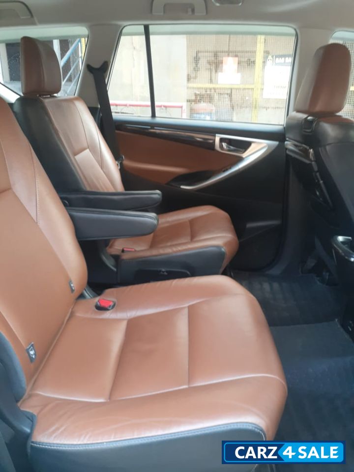 Toyota Innova Crystal ZX 2.8L