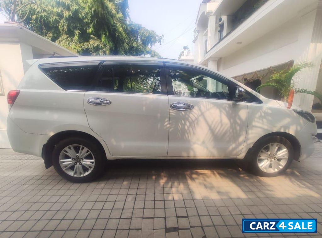 Toyota Innova Crystal ZX 2.8L