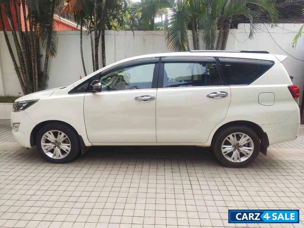 Toyota Innova Crystal ZX 2.8L