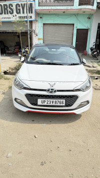 White Hyundai i20 Sportz