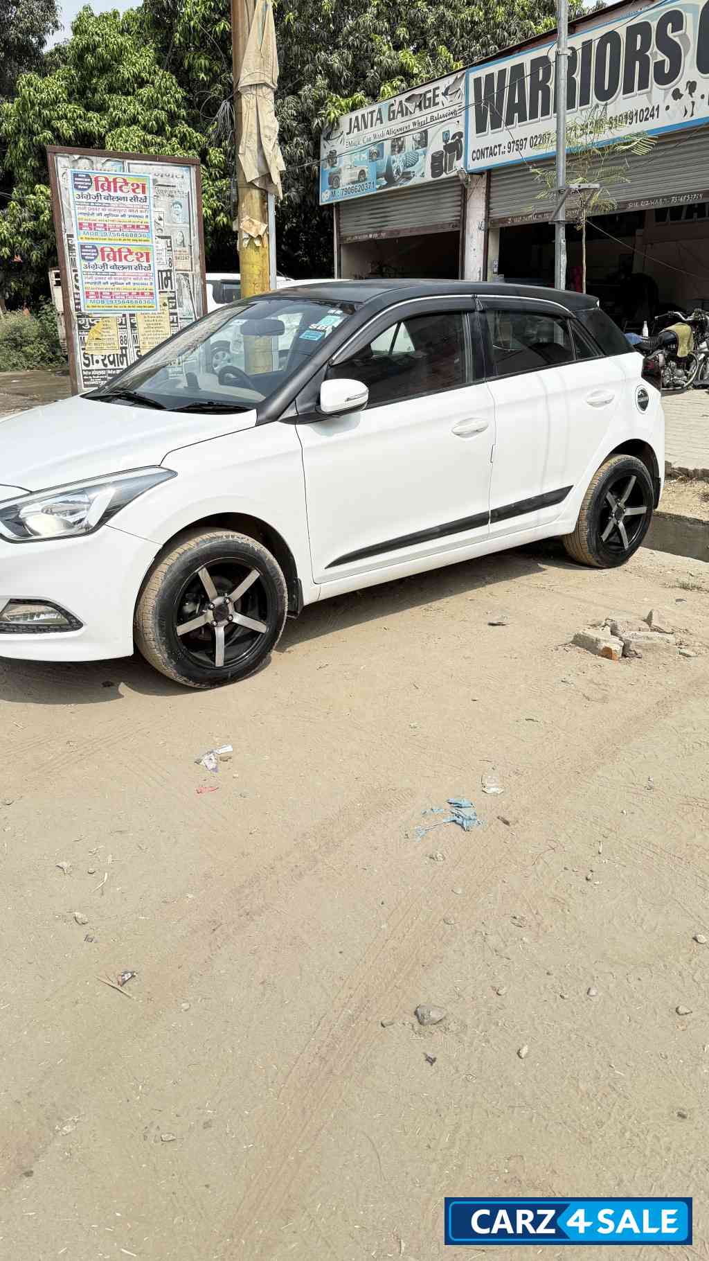 White Hyundai i20 Sportz
