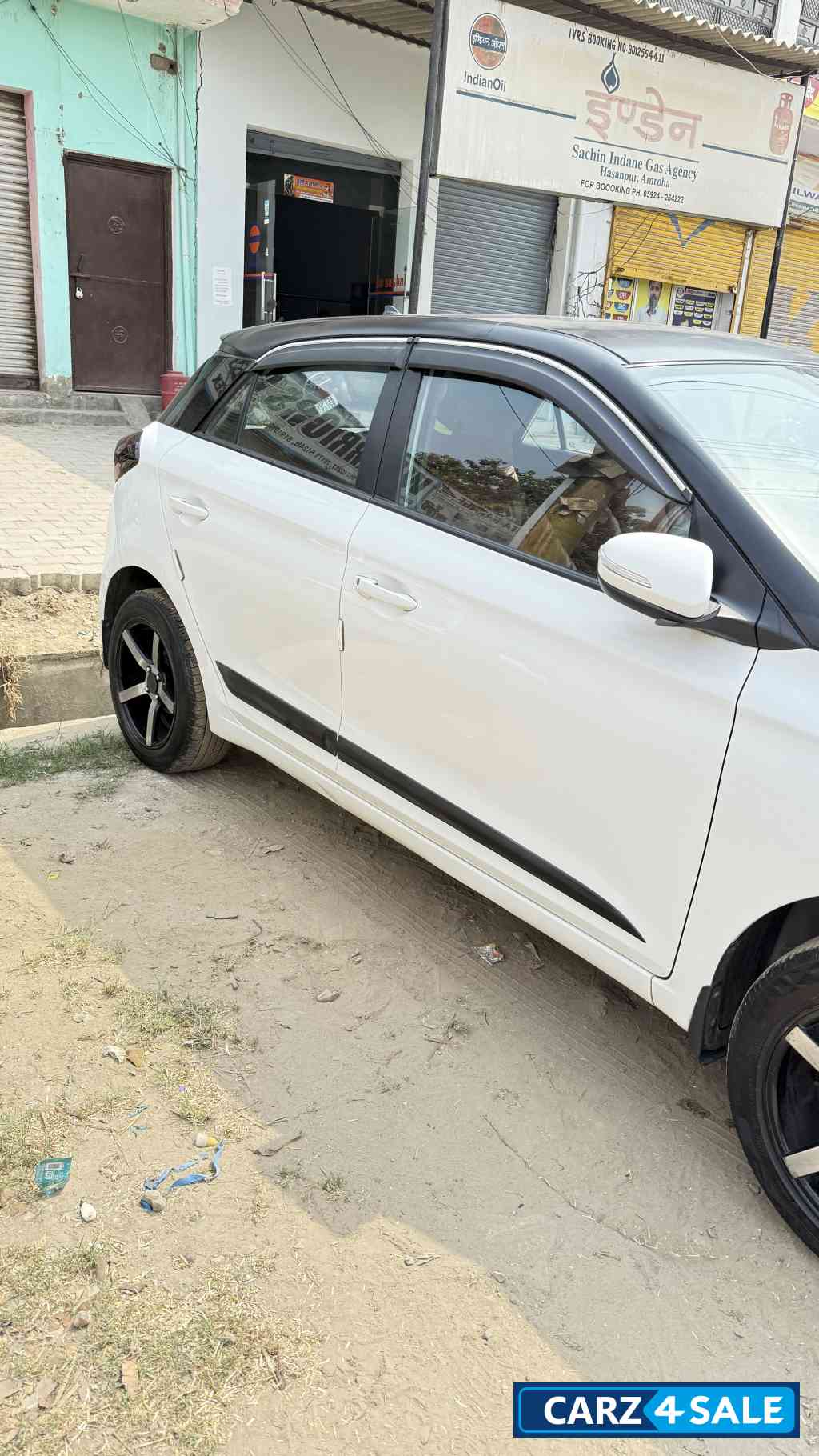 White Hyundai i20 Sportz