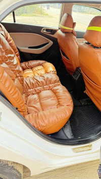 White Hyundai i20 Sportz