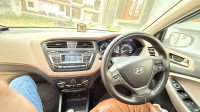 White Hyundai i20 Sportz