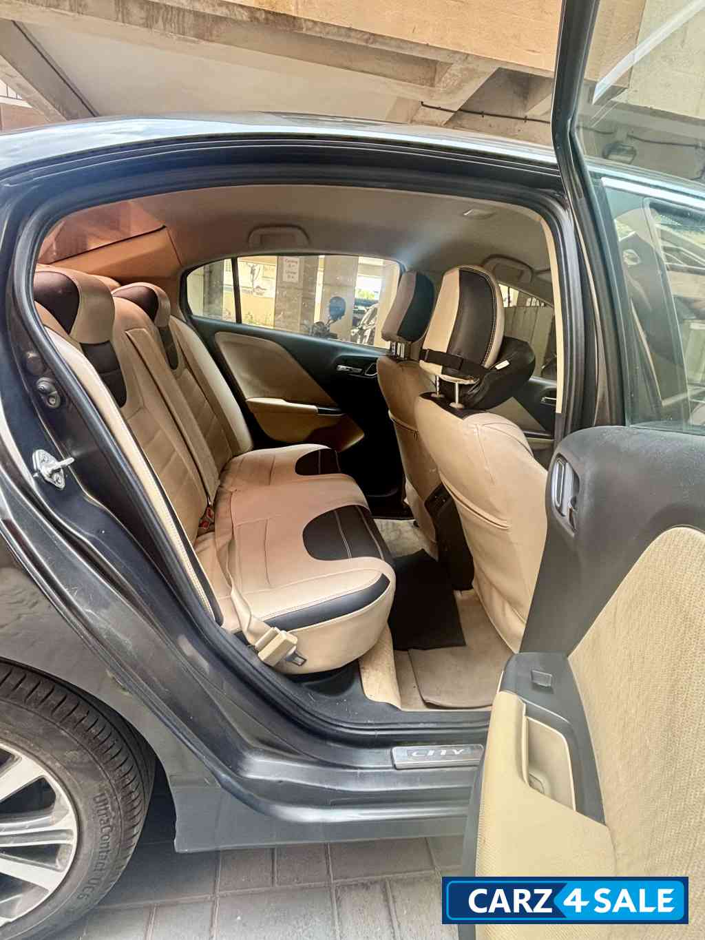 Gol Brown Honda City I-Dtec