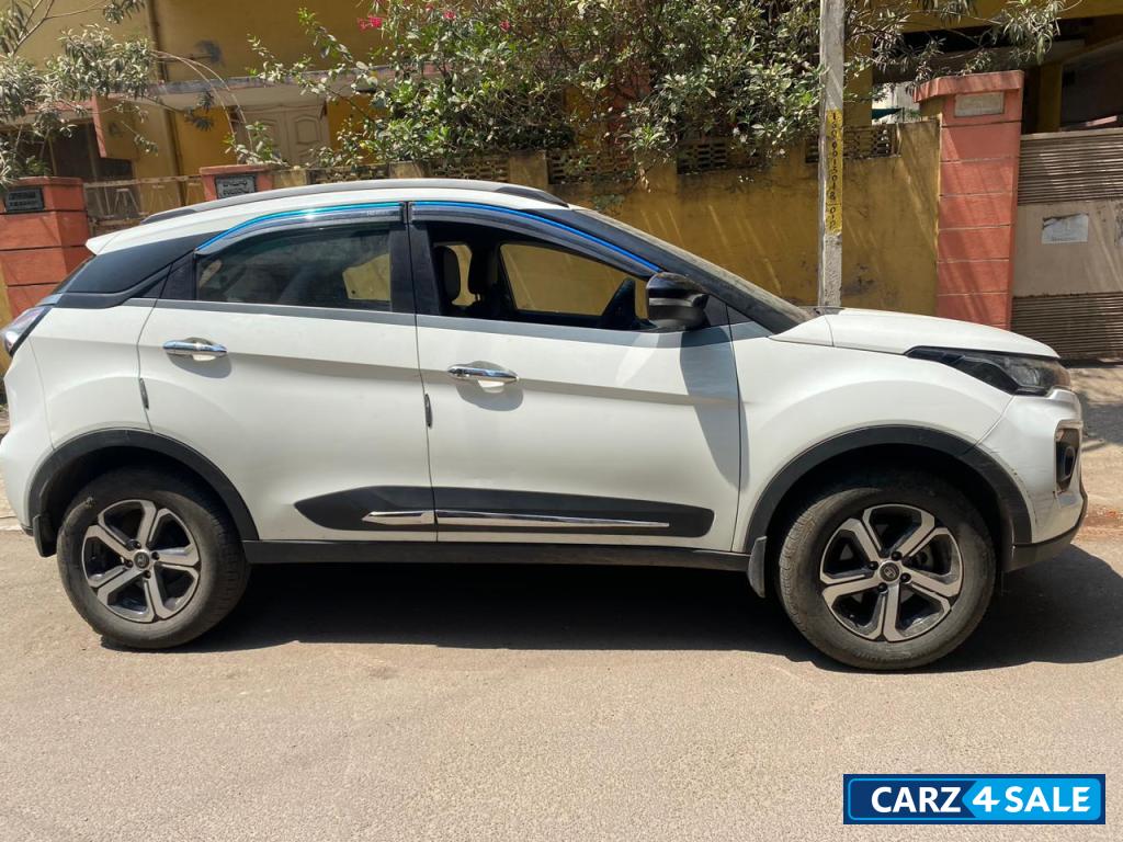 White Tata Nexon Xz plus