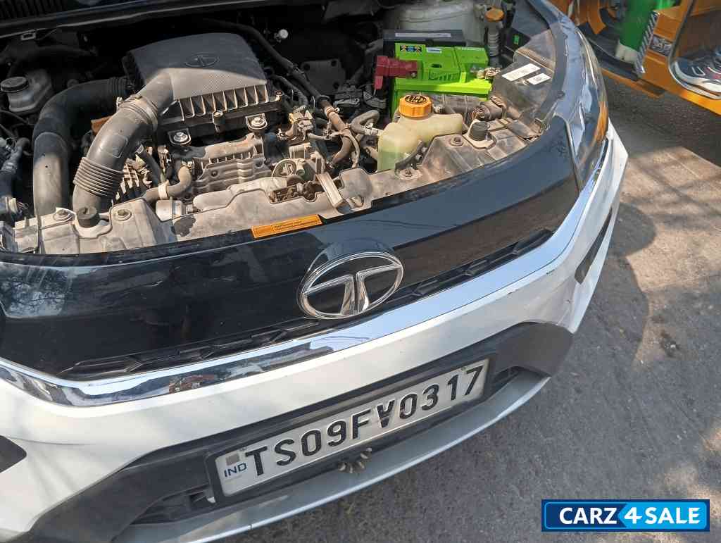 White Tata Nexon Xz plus