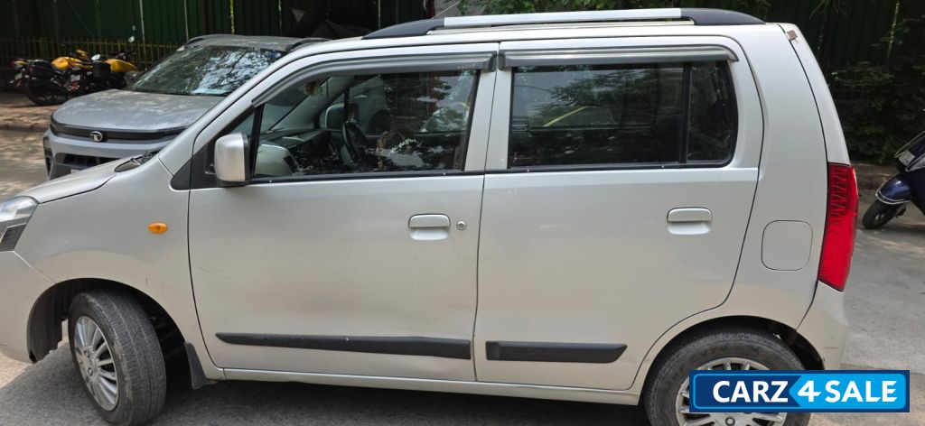 Silver Maruti Suzuki Wagon R Vxi
