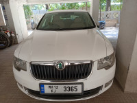 Candy White Skoda Superb Elegance 1.8 TSI MT