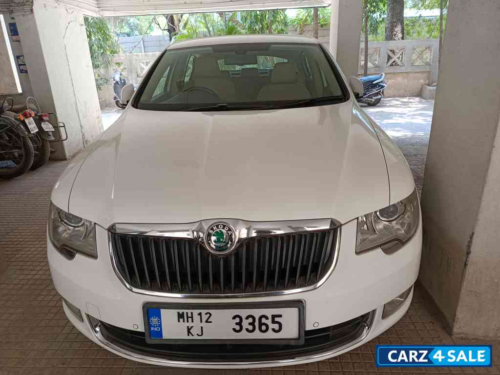 Candy White Skoda Superb Elegance 1.8 TSI MT