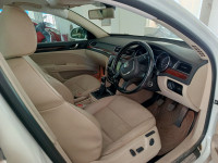 Candy White Skoda Superb Elegance 1.8 TSI MT