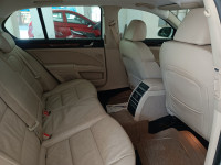 Candy White Skoda Superb Elegance 1.8 TSI MT