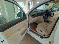 Candy White Skoda Superb Elegance 1.8 TSI MT