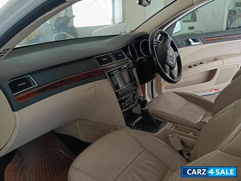 Candy White Skoda Superb Elegance 1.8 TSI MT