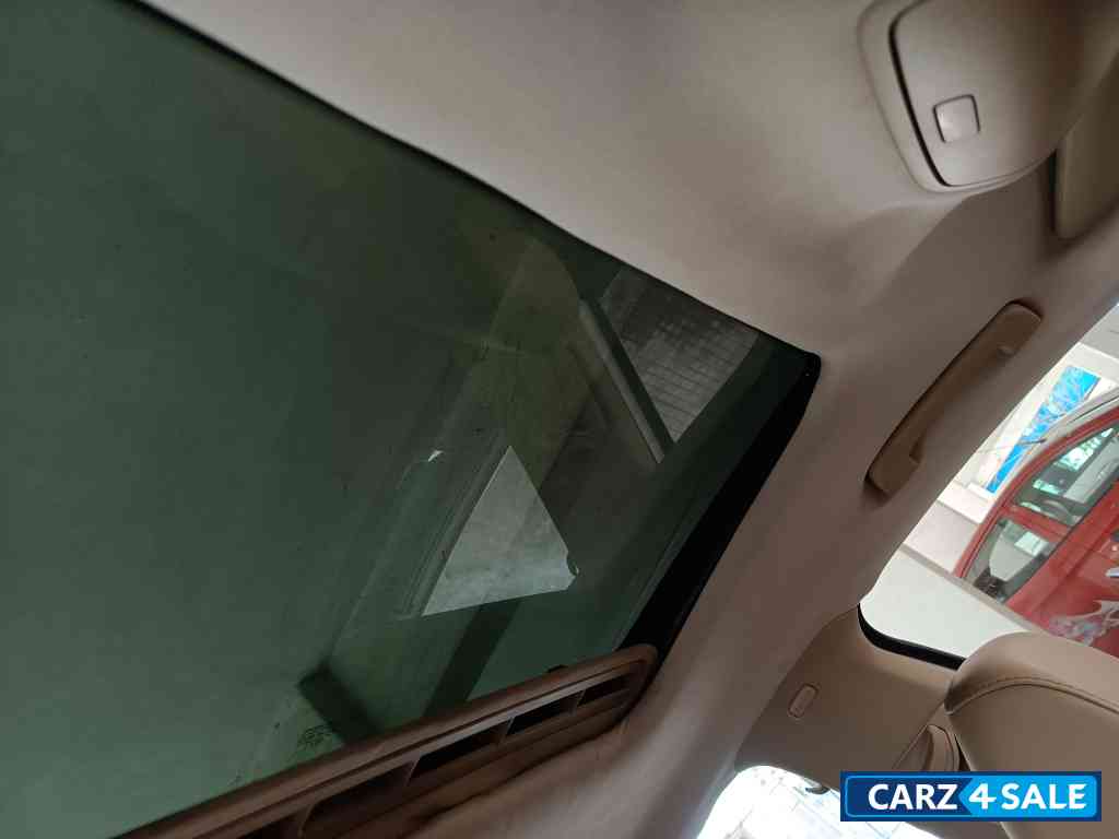 Candy White Skoda Superb Elegance 1.8 TSI MT