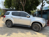 Silver Isuzu mu-X 4X4