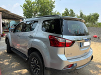 Silver Isuzu mu-X 4X4