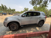 Silver Isuzu mu-X 4X4