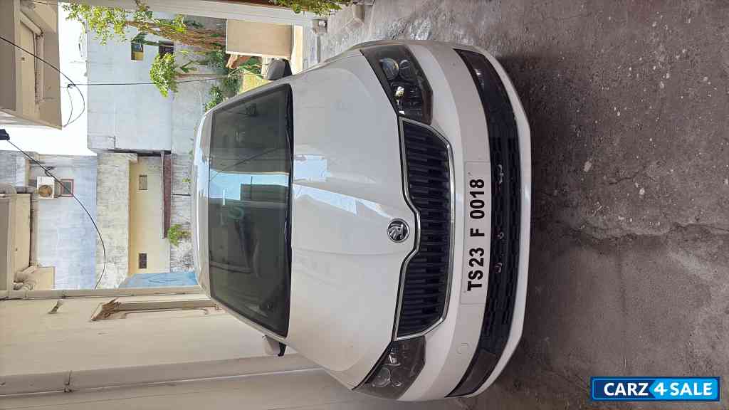 White Skoda Rapid Ambition