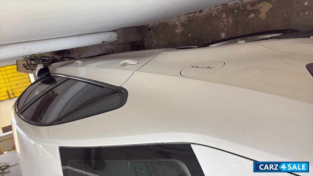 White Skoda Rapid Ambition White Skoda Rapid Ambition