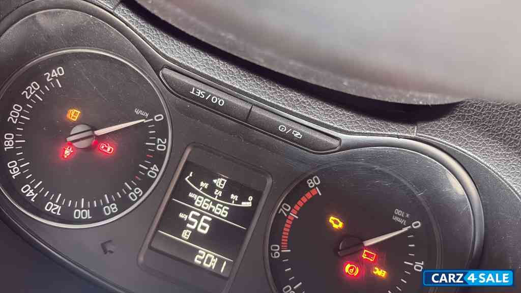 White Skoda Rapid Ambition White Skoda Rapid Ambition