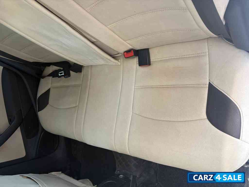 White Skoda Rapid Ambition White Skoda Rapid Ambition