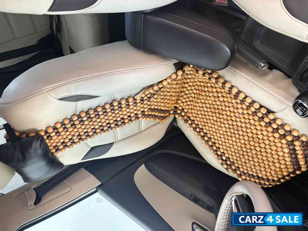 White Skoda Rapid Ambition White Skoda Rapid Ambition