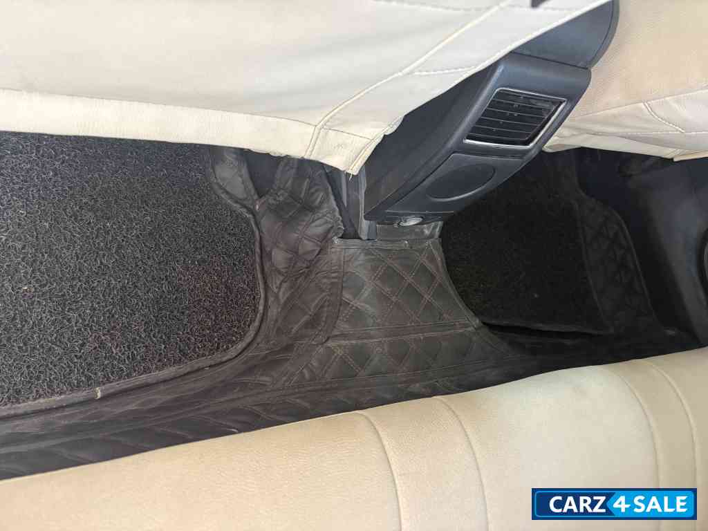 White Skoda Rapid Ambition White Skoda Rapid Ambition