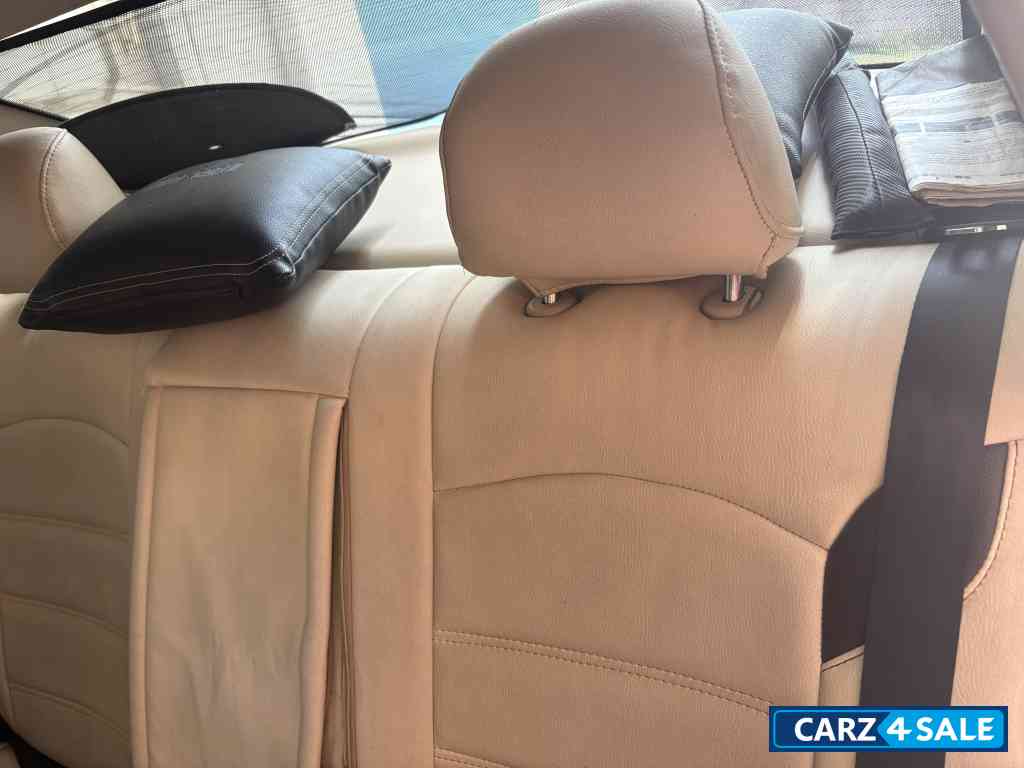 White Skoda Rapid Ambition White Skoda Rapid Ambition