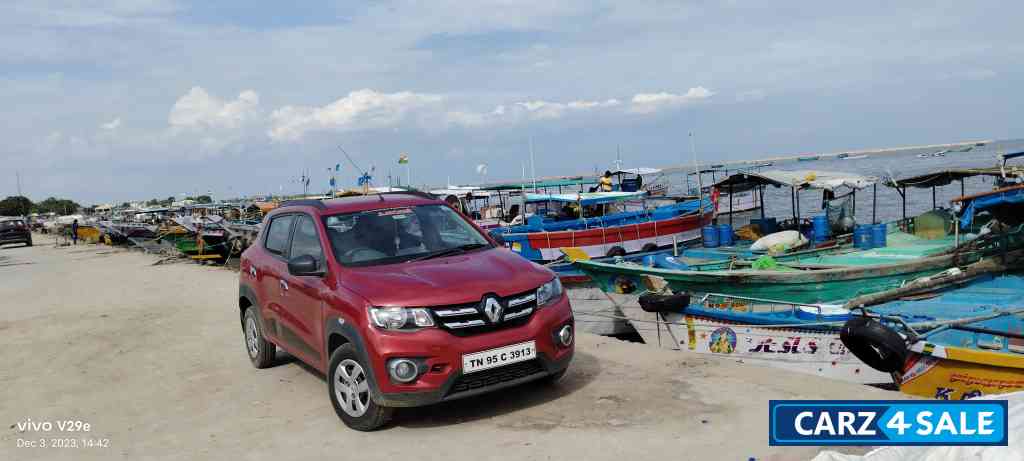 Red Renault Kwid Rxt