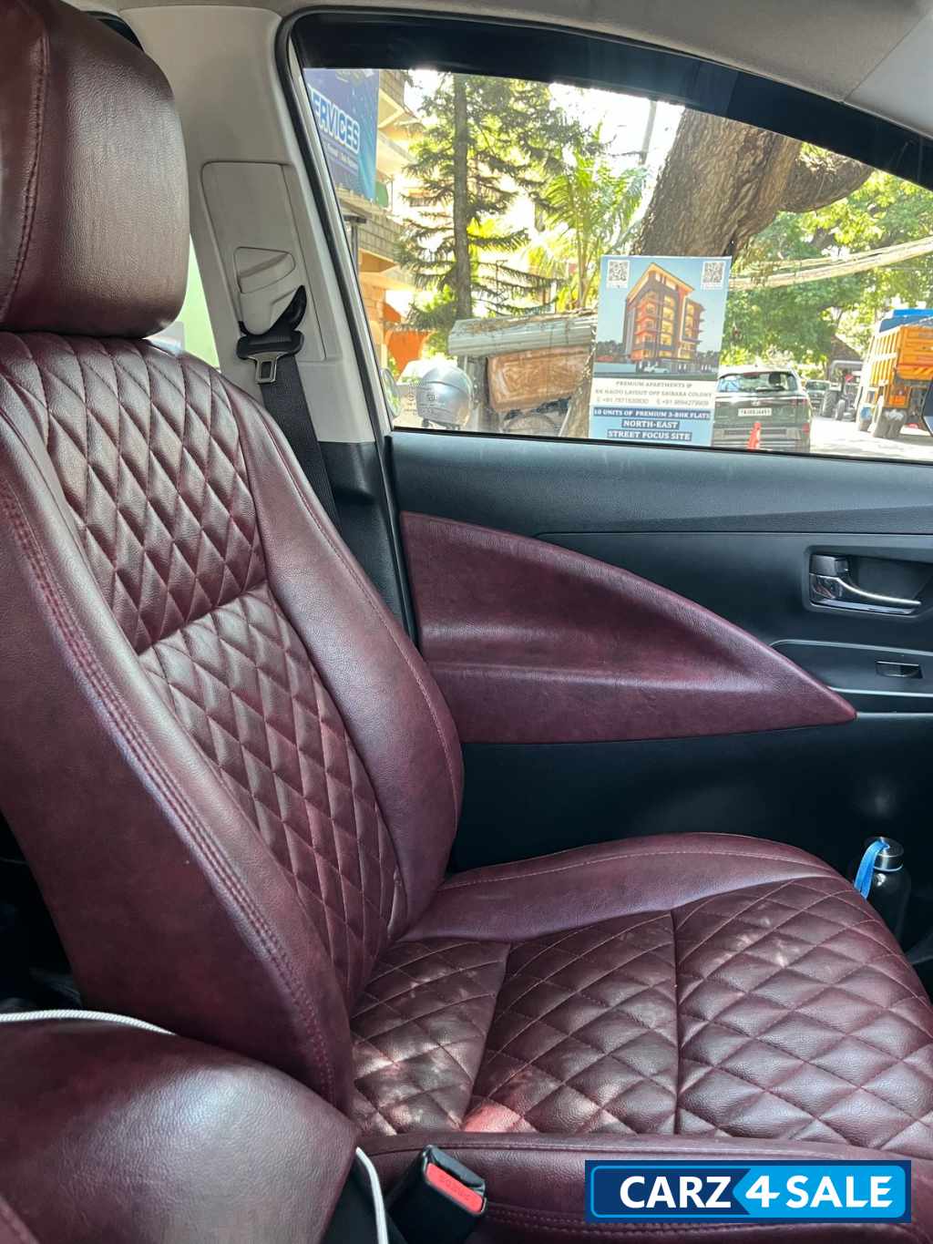 Pearlwhite Toyota Innova CRYSTA