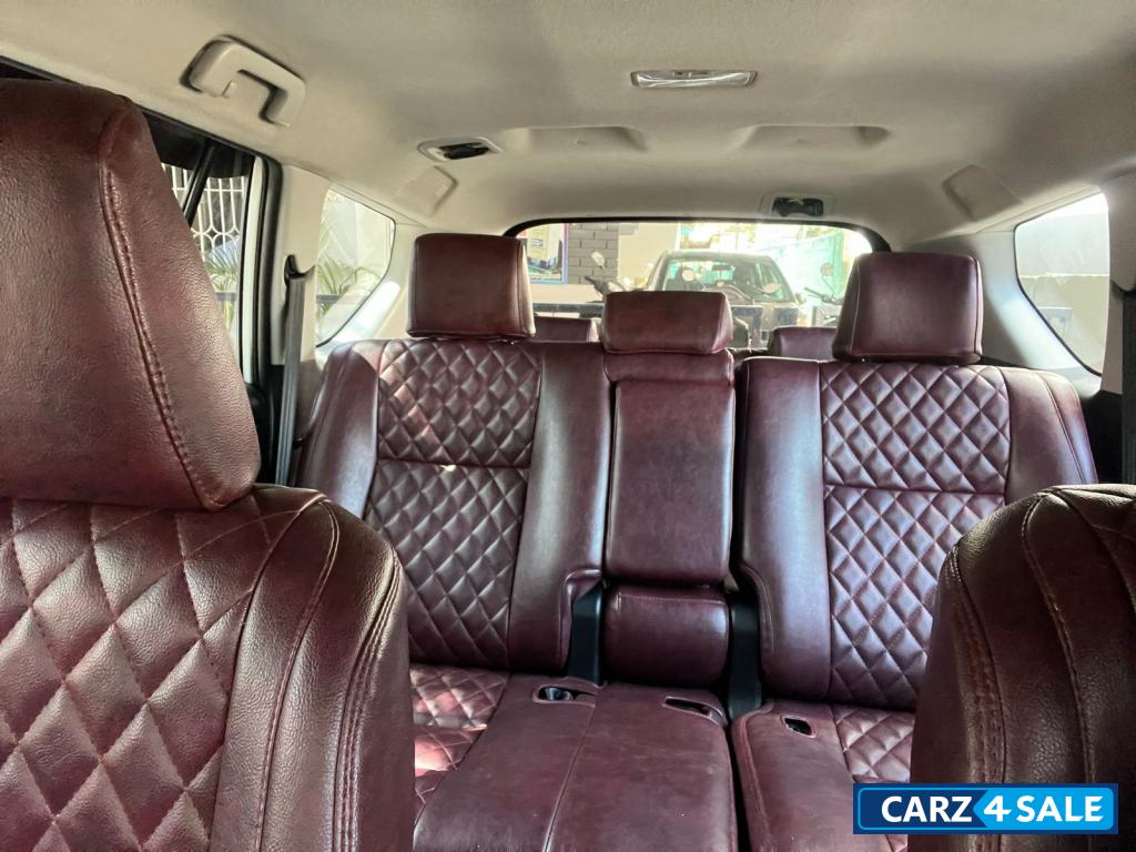 Pearlwhite Toyota Innova CRYSTA