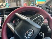 Pearlwhite Toyota Innova CRYSTA