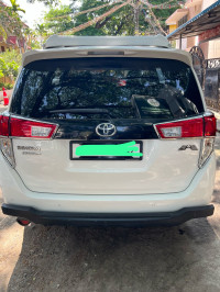Pearlwhite Toyota Innova CRYSTA