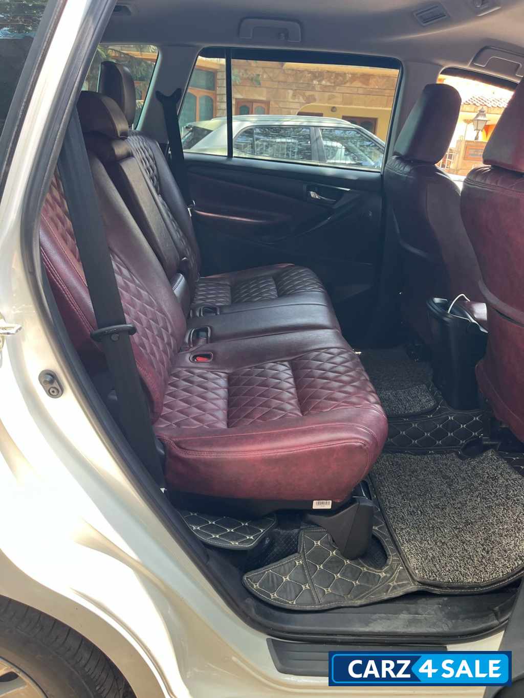 Pearlwhite Toyota Innova CRYSTA