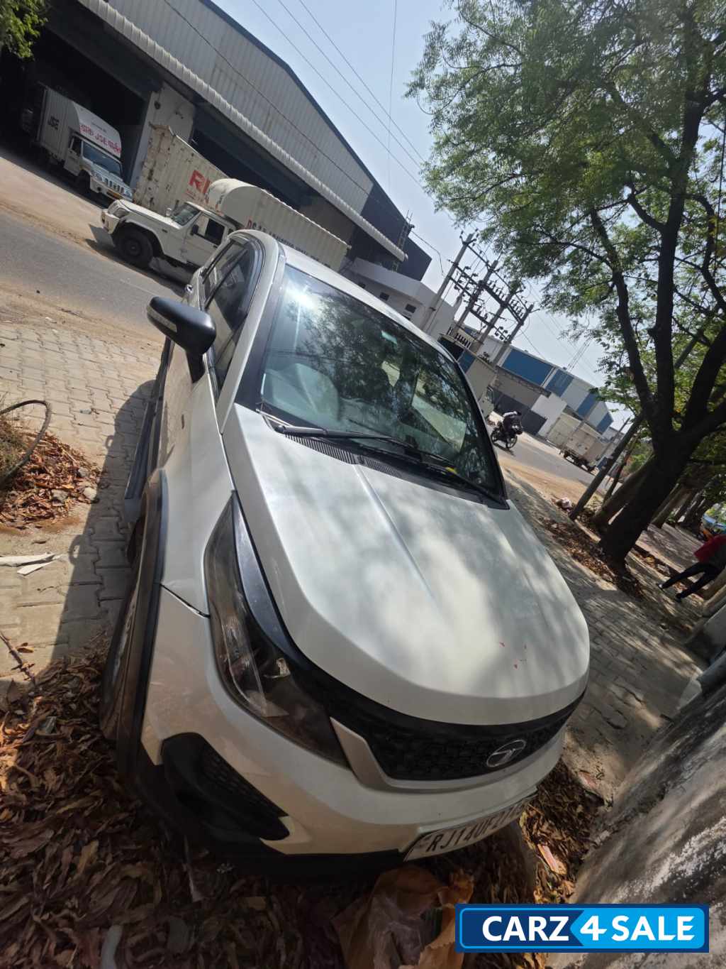 Tata Hexa XE