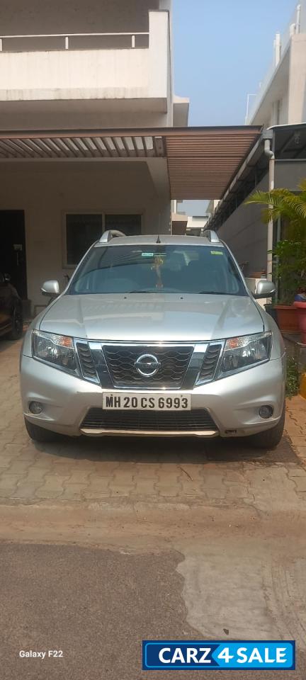 Silver Nissan Terrano