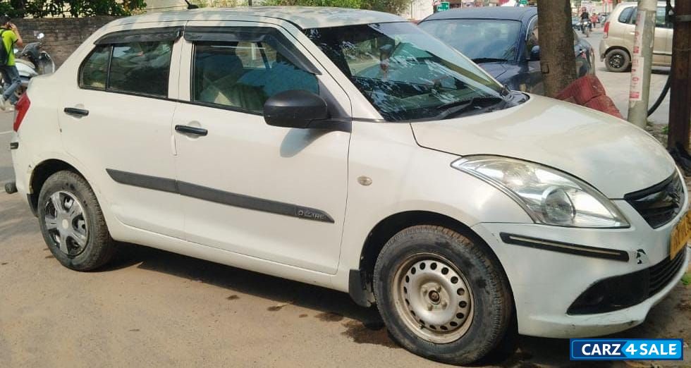 Pearl White Maruti Suzuki Swift Tour S Petrol