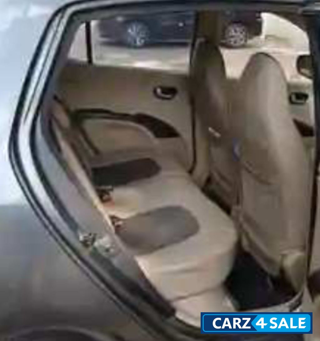 Oyster Grey Hyundai i10 Sportz