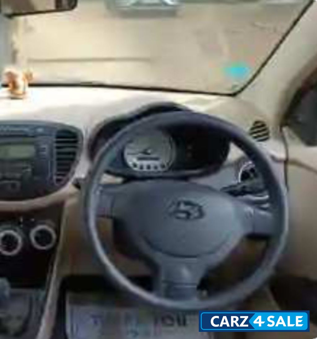 Oyster Grey Hyundai i10 Sportz