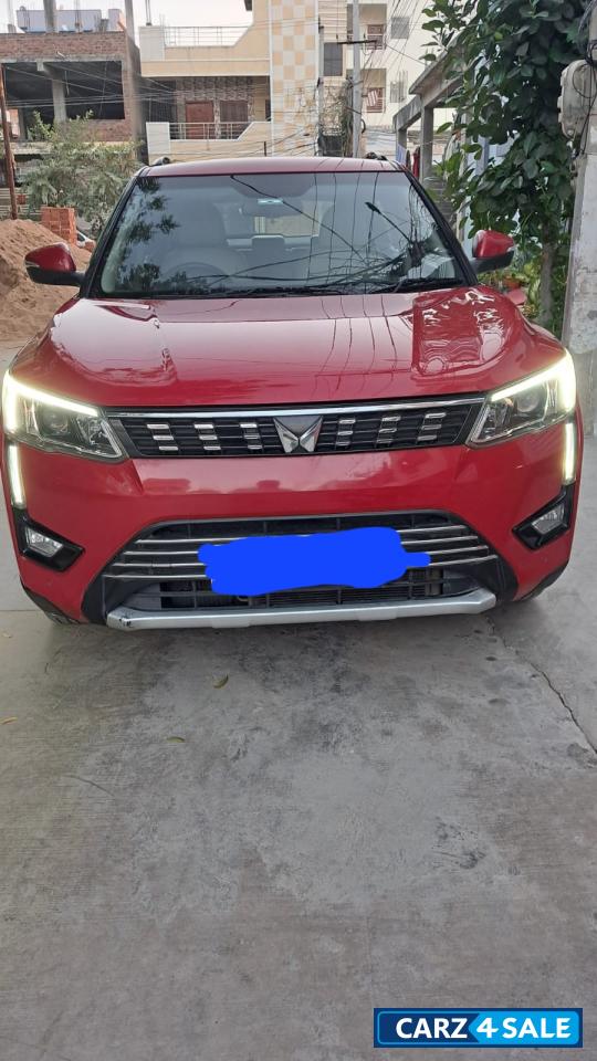 Mahindra XUV300 W8