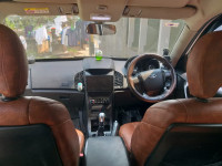 White Mahindra XUV 500 W5 Diesel