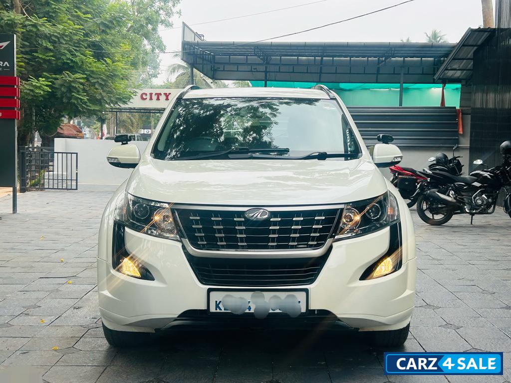 White Mahindra XUV 500 W5 Diesel White Mahindra XUV 500 W5 Diesel