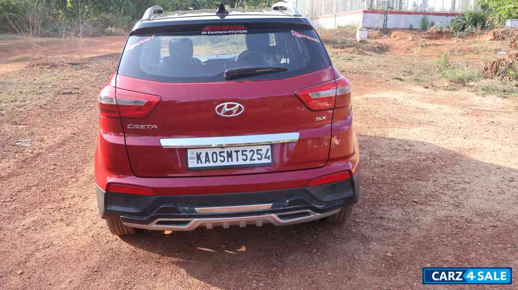 Red Hyundai Creta 1.6 SX +