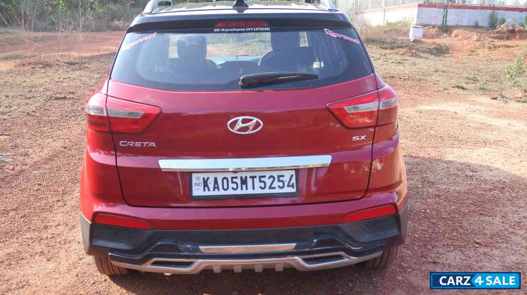 Red Hyundai Creta 1.6 SX +